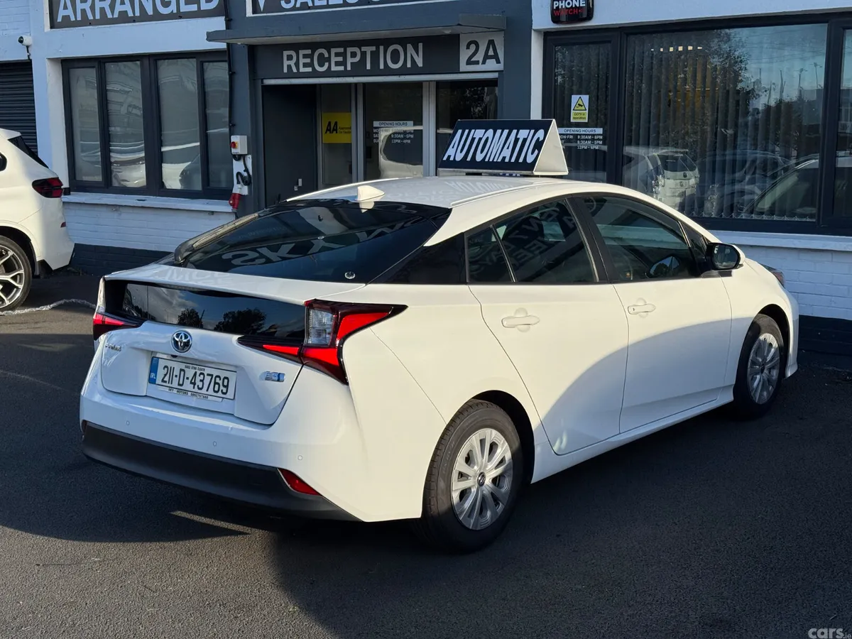 Toyota Prius Hatchback, Petrol Hybrid, 2021, White