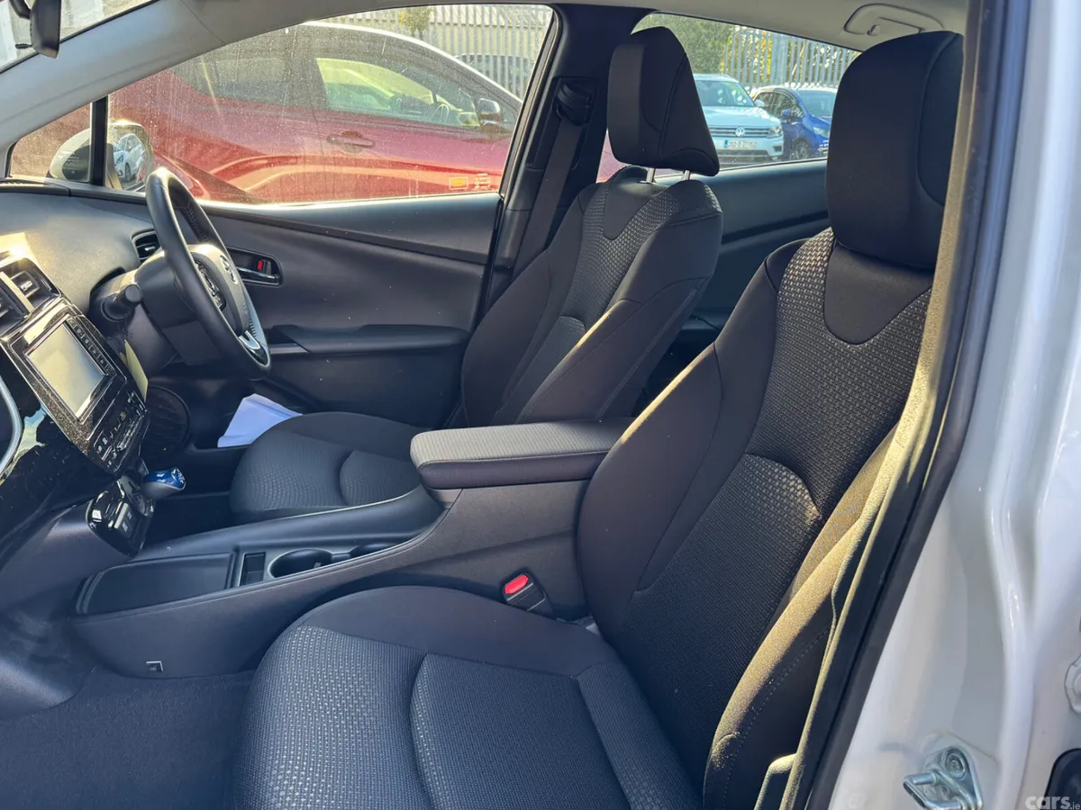 Toyota Prius Hatchback, Petrol Hybrid, 2021, White