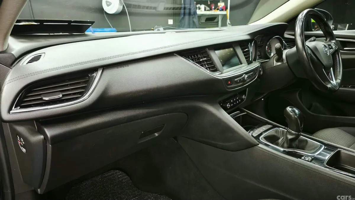 Opel Insignia Hatchback, Diesel, 2019, Black