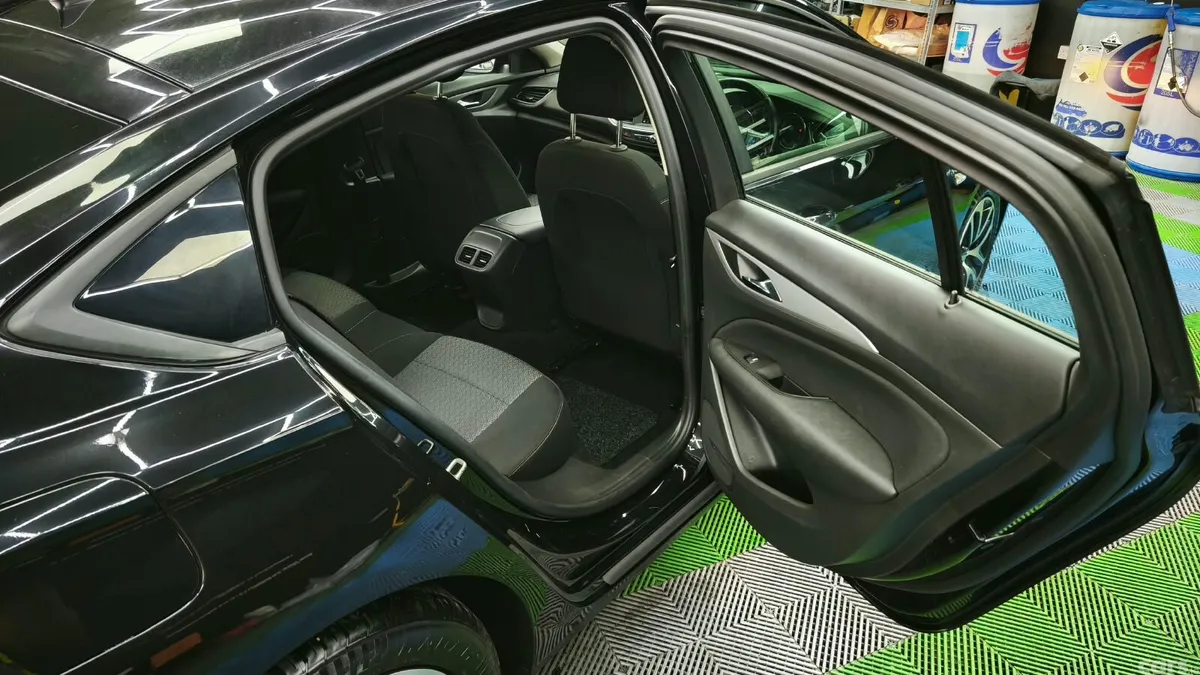 Opel Insignia Hatchback, Diesel, 2019, Black