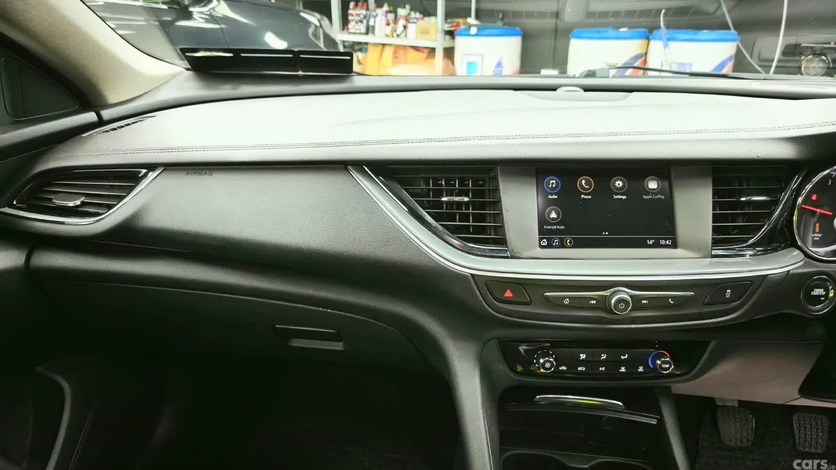 Opel Insignia Hatchback, Diesel, 2019, Black