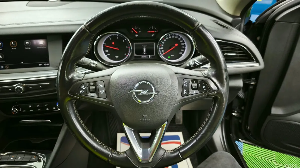 Opel Insignia Hatchback, Diesel, 2019, Black