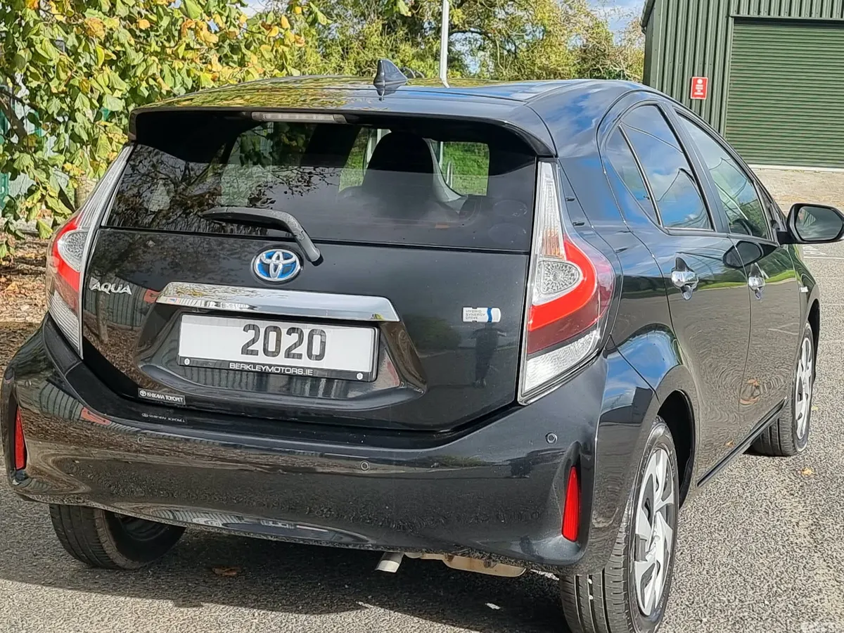 Toyota Aqua Hatchback, Petrol Hybrid, 2020, White