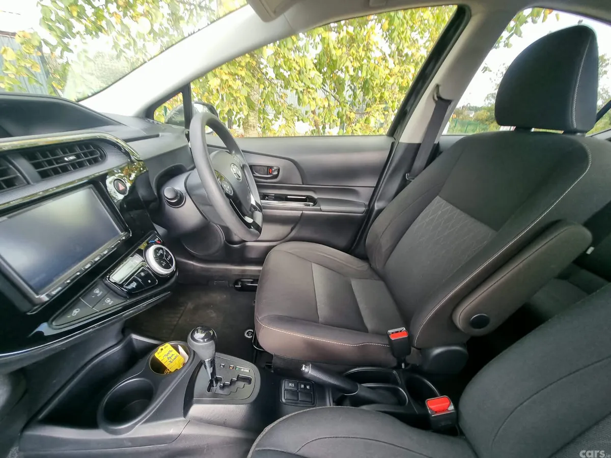Toyota Aqua Hatchback, Petrol Hybrid, 2020, White