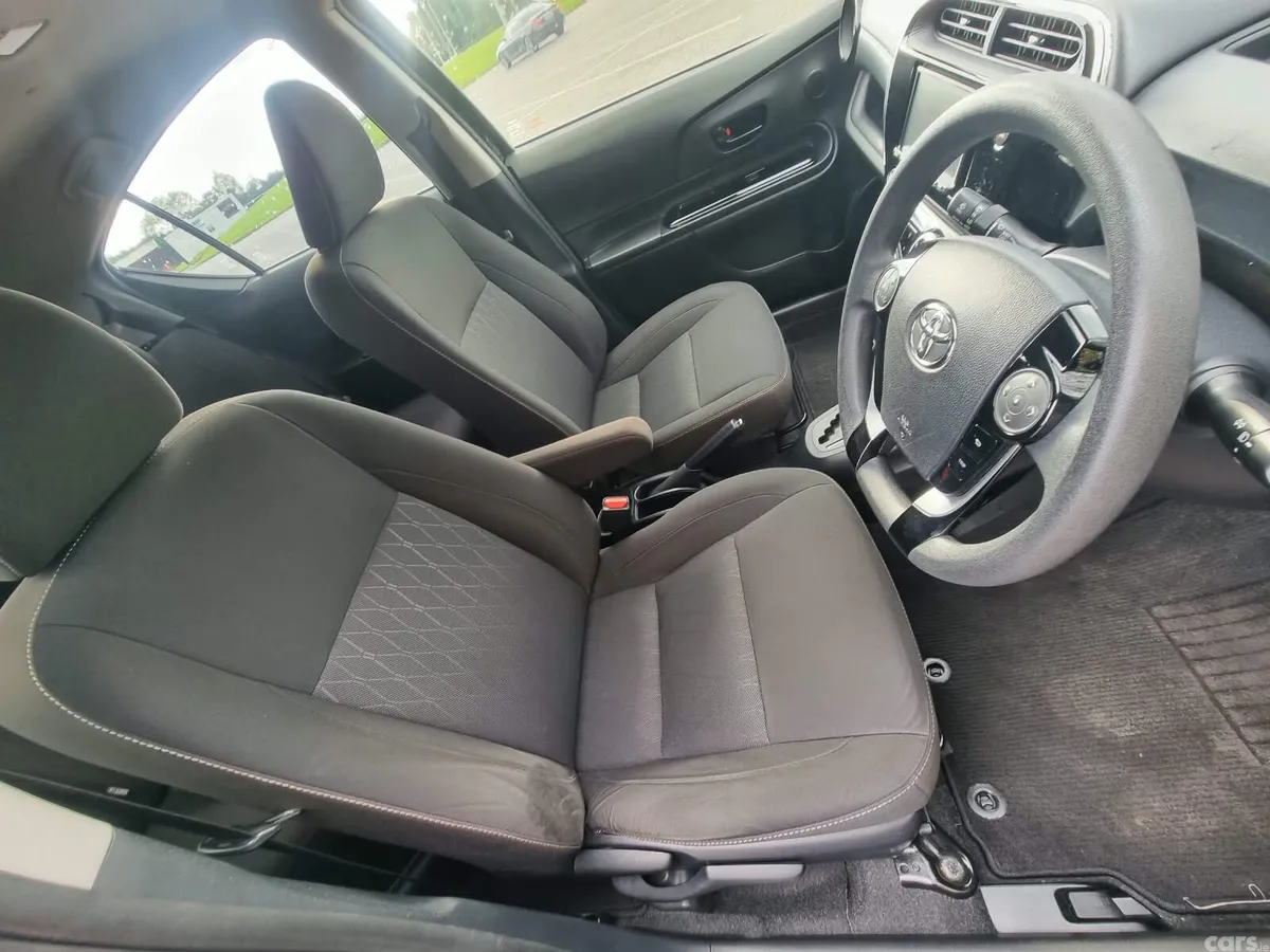 Toyota Aqua Hatchback, Petrol Hybrid, 2020, White