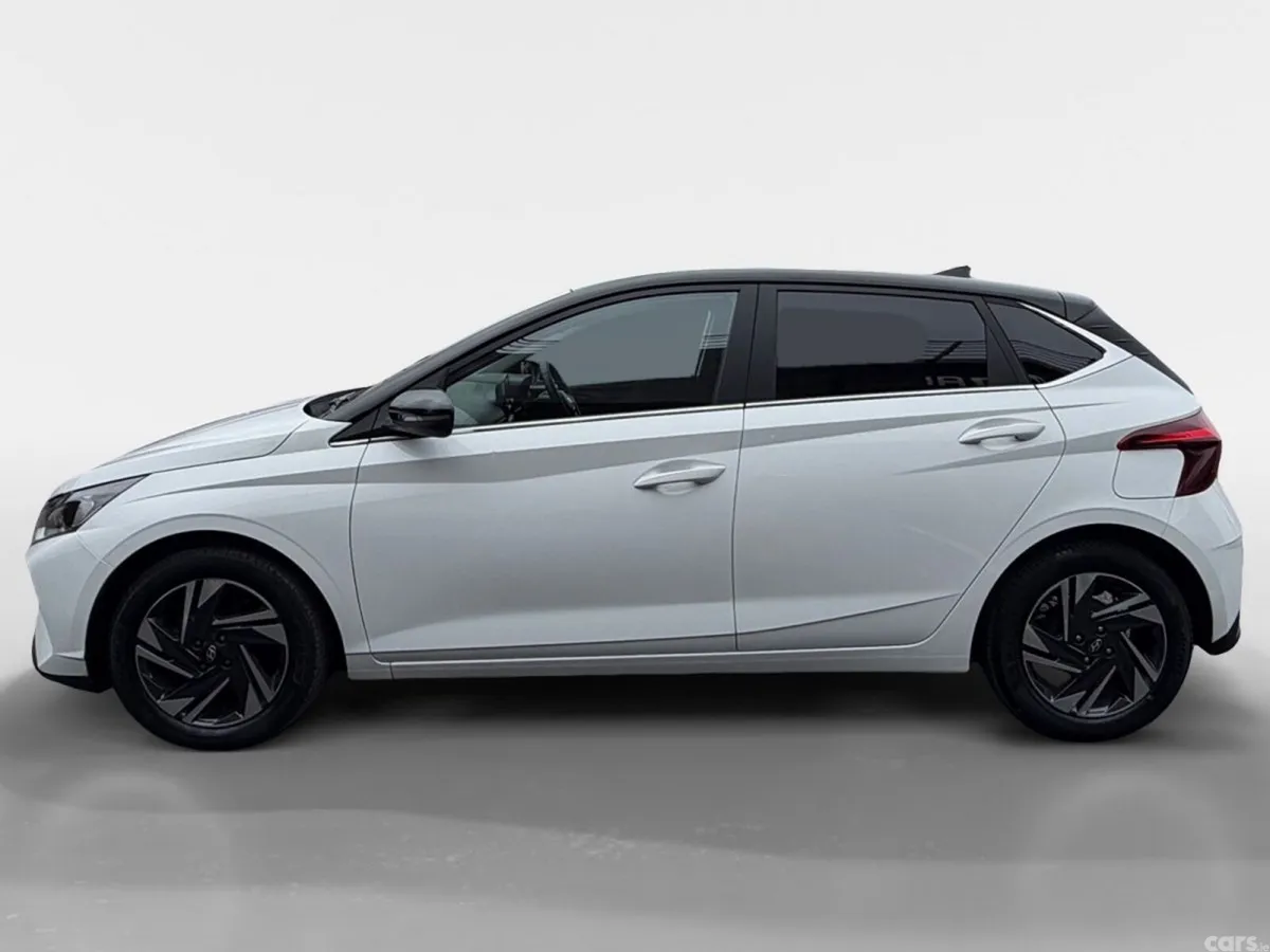 Hyundai i20 Hatchback, Petrol, 2022, White