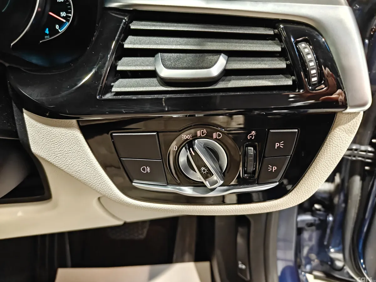 BMW 5-Series Saloon, Petrol Plug-in Hybrid, 2017, Blue