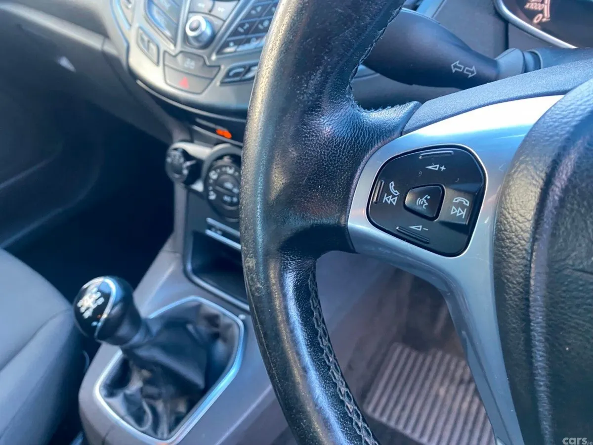 Ford Fiesta Hatchback, Petrol, 2015, Silver