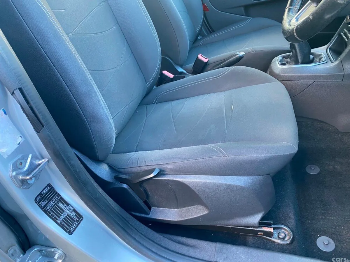 Ford Fiesta Hatchback, Petrol, 2015, Silver
