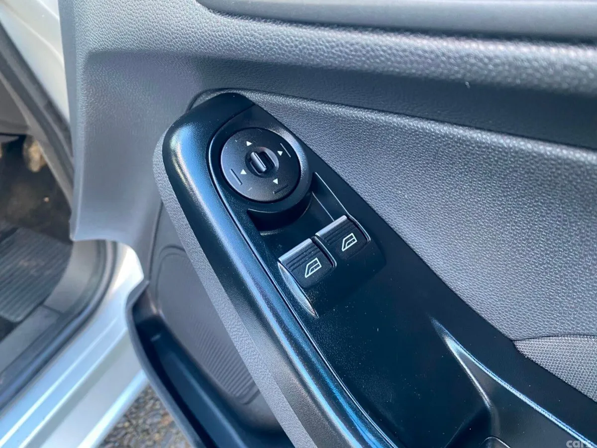 Ford Fiesta Hatchback, Petrol, 2015, Silver
