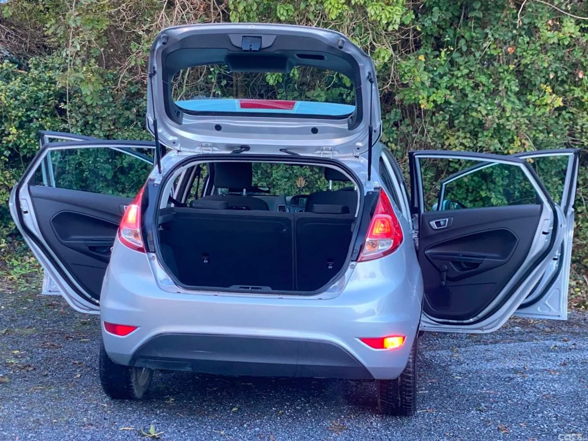 Ford Fiesta Hatchback, Petrol, 2015, Silver