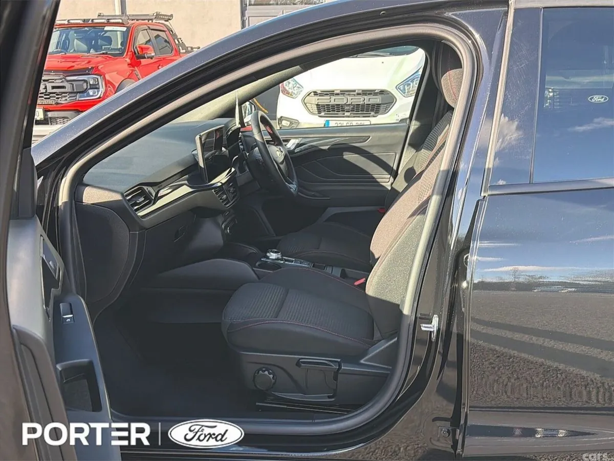 Ford Focus Hatchback, Diesel, 2024, Black