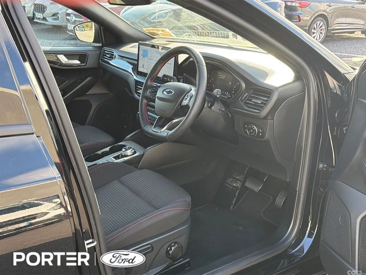 Ford Focus Hatchback, Diesel, 2024, Black
