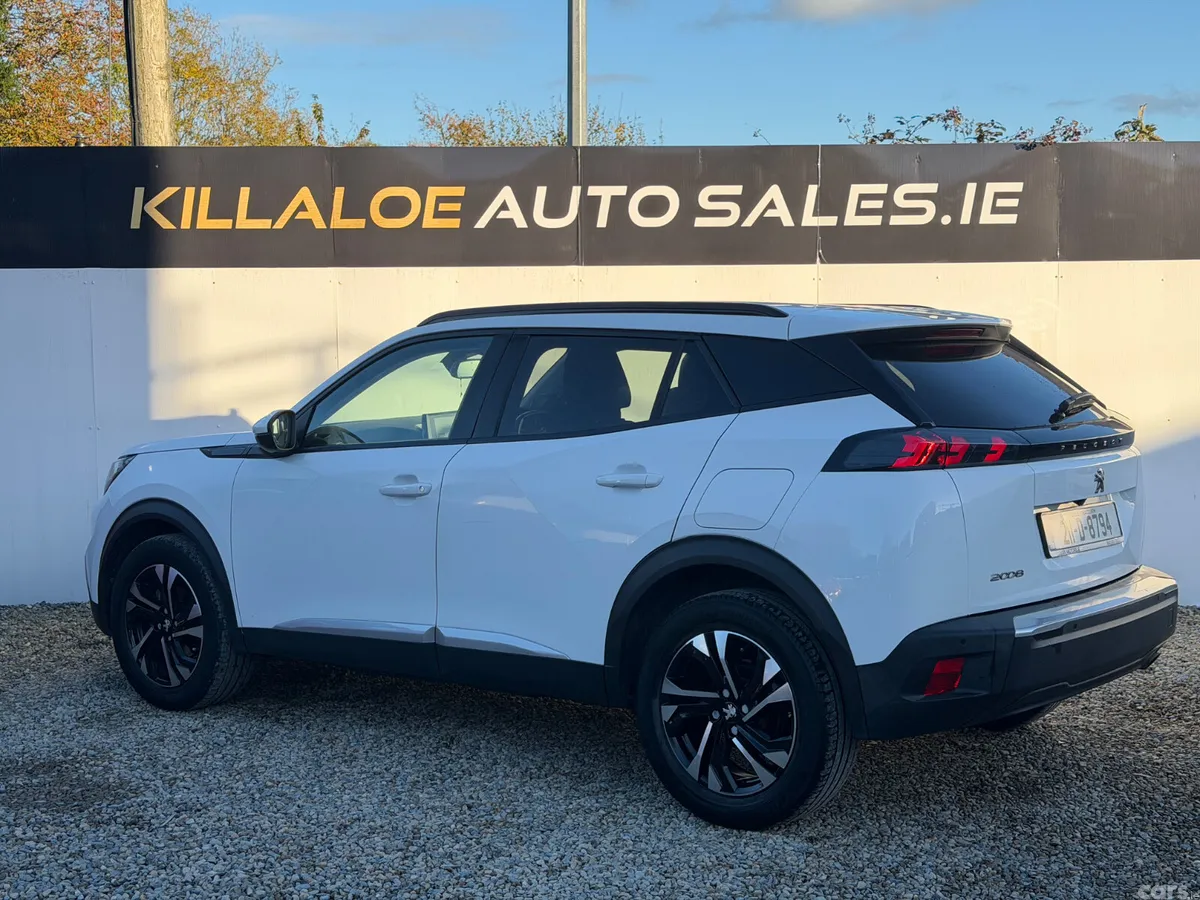 Peugeot 2008 MPV, Petrol, 2021, White