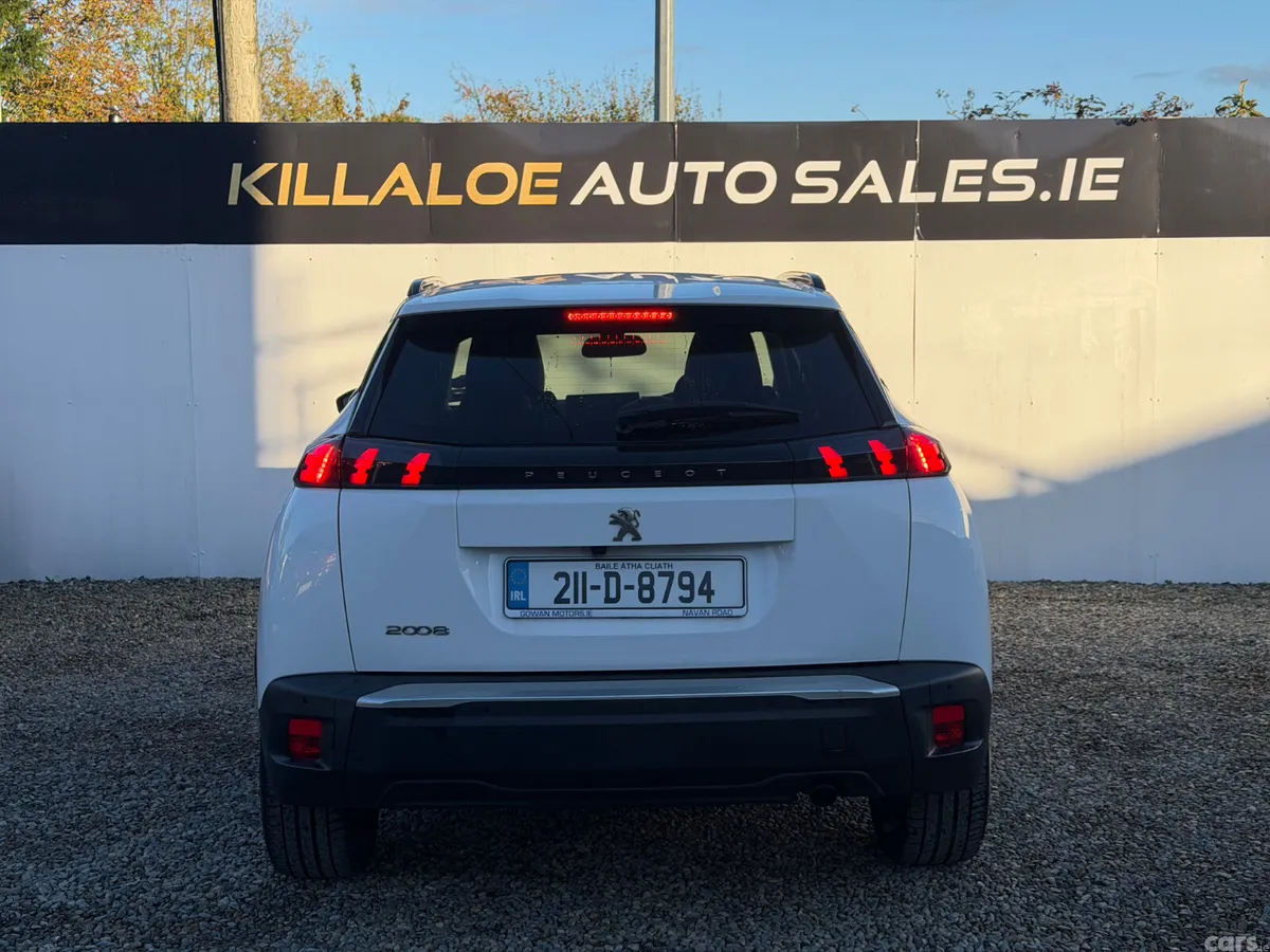 Peugeot 2008 MPV, Petrol, 2021, White