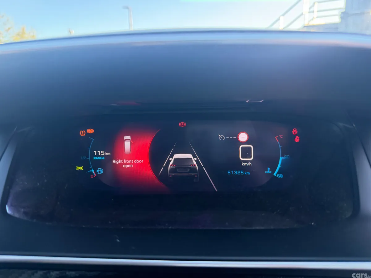 Peugeot 2008 MPV, Petrol, 2021, White