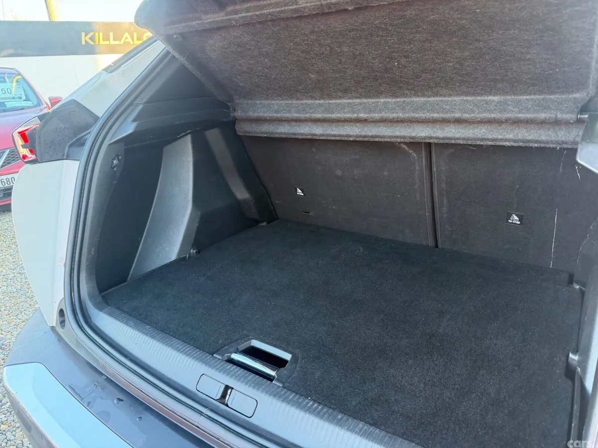 Peugeot 2008 MPV, Petrol, 2021, White