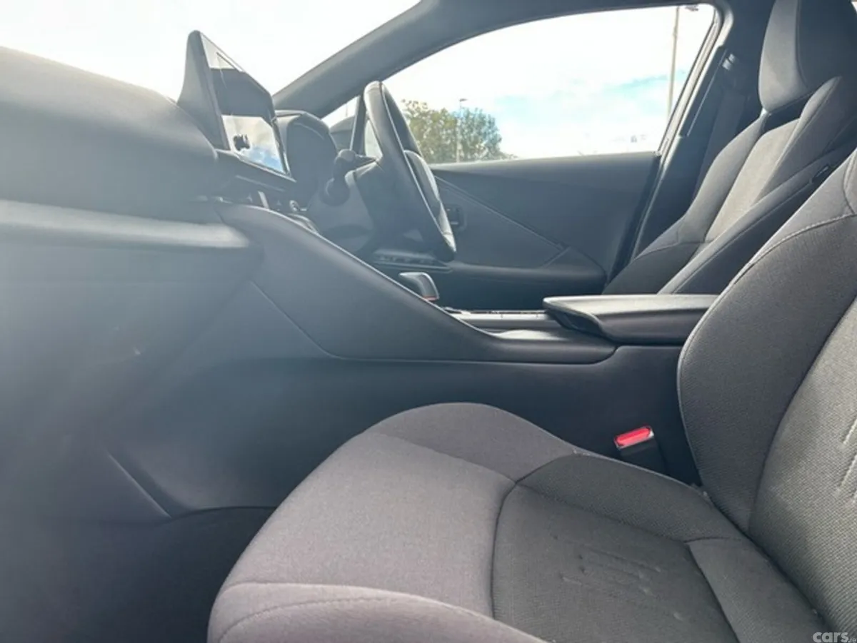 Toyota C-HR SUV, Petrol Hybrid, 2025, Purple