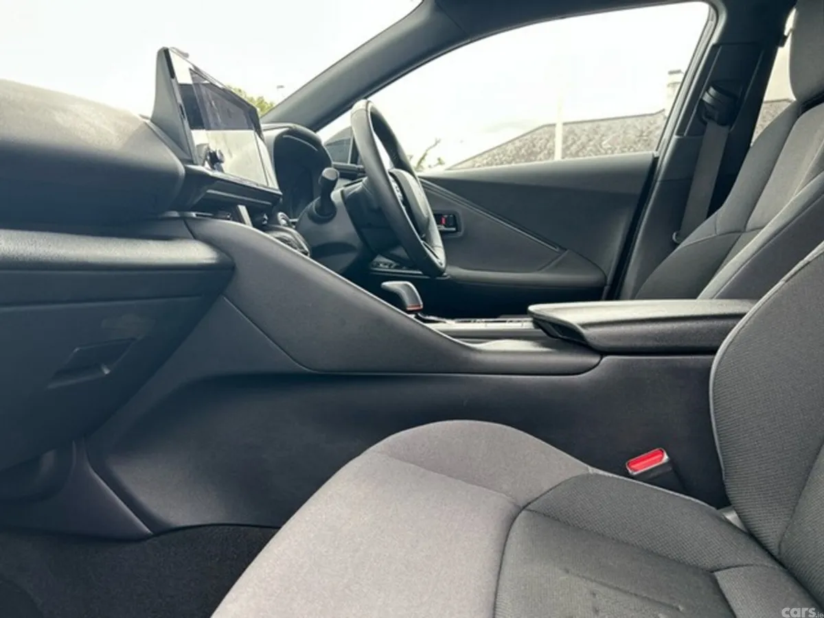 Toyota C-HR SUV, Petrol Hybrid, 2024, Grey
