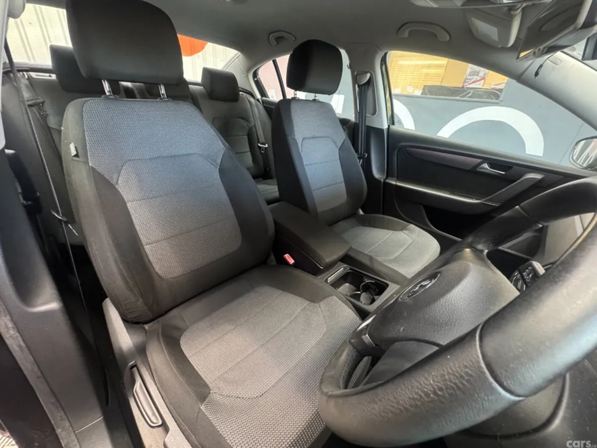 Volkswagen Passat Saloon, Petrol, 2012, Black