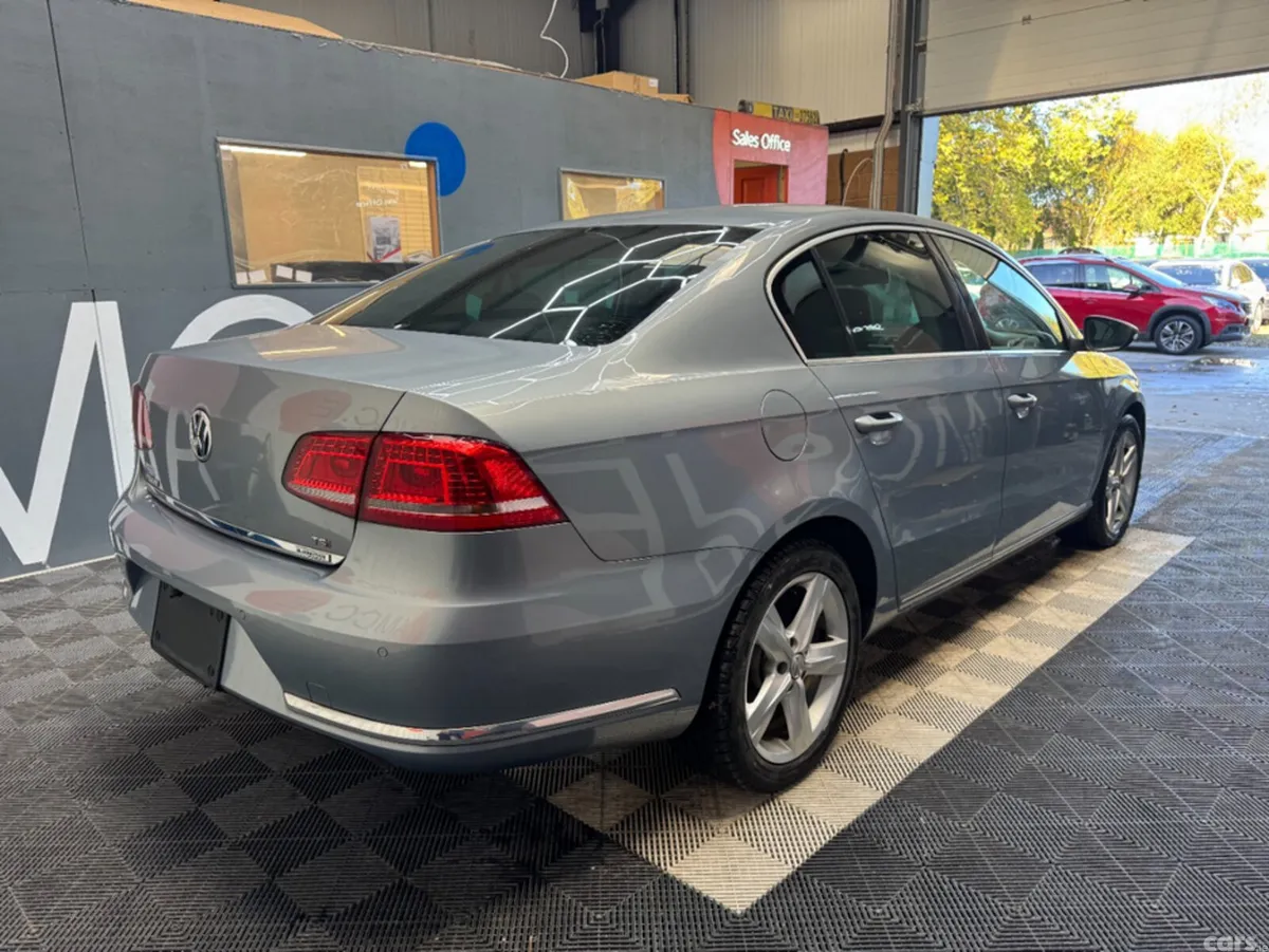 Volkswagen Passat Saloon, Petrol, 2012, Grey