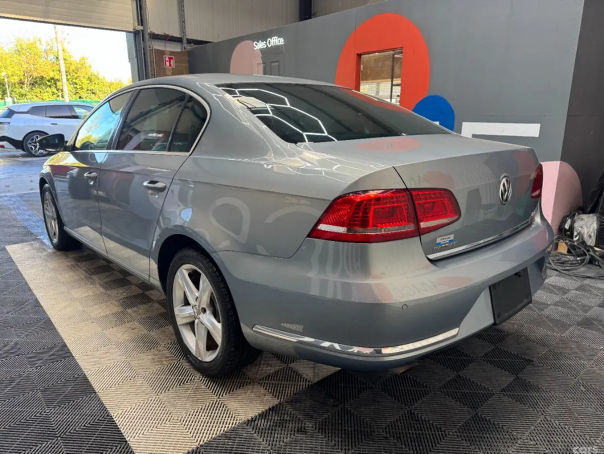 Volkswagen Passat Saloon, Petrol, 2012, Grey
