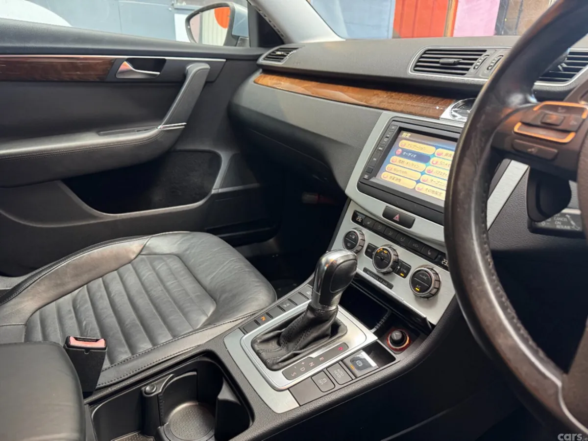 Volkswagen Passat Saloon, Petrol, 2012, Grey