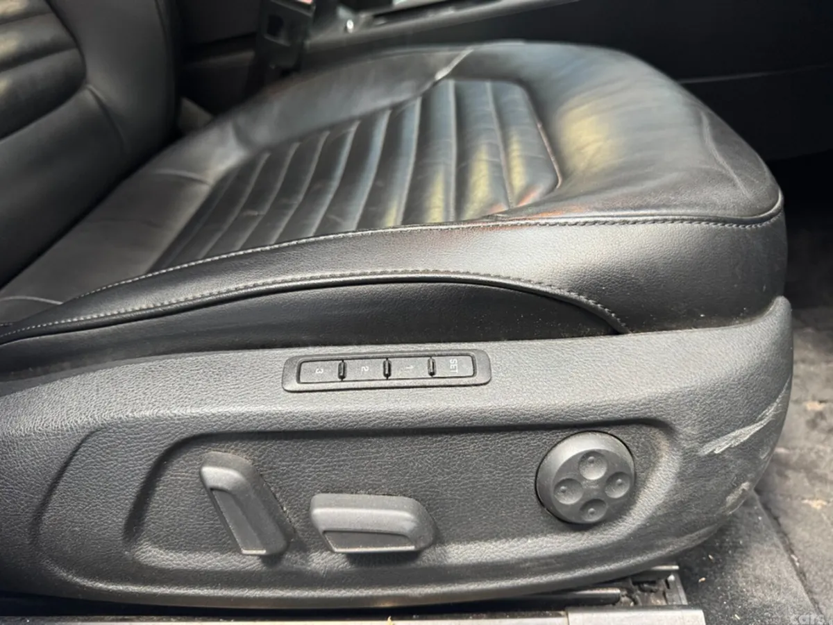 Volkswagen Passat Saloon, Petrol, 2012, Grey