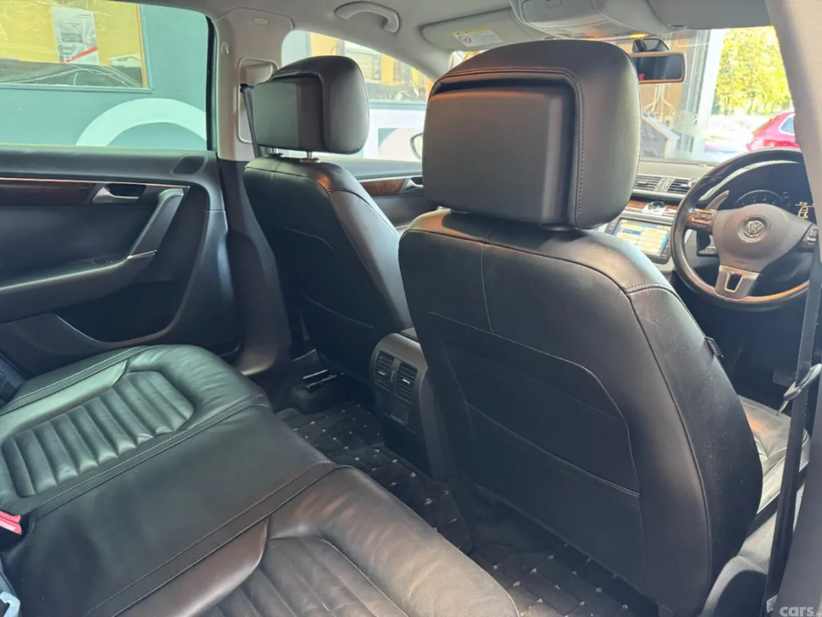 Volkswagen Passat Saloon, Petrol, 2012, Grey