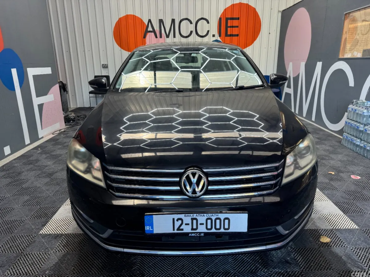 Volkswagen Passat Saloon, Petrol, 2012, Black