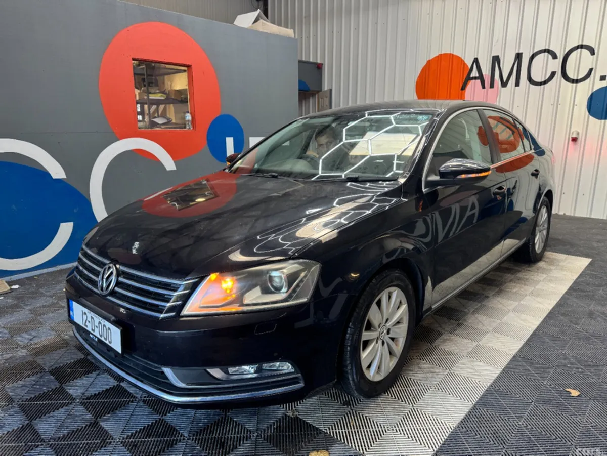 Volkswagen Passat Saloon, Petrol, 2012, Black