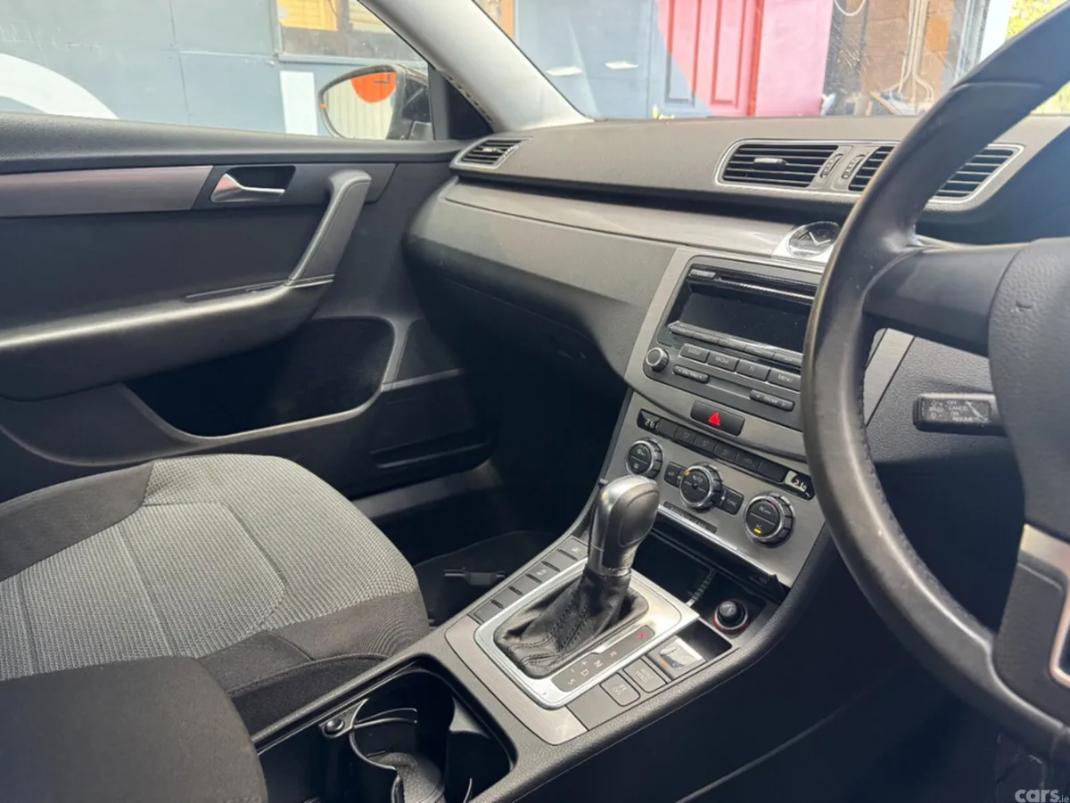 Volkswagen Passat Saloon, Petrol, 2012, Black