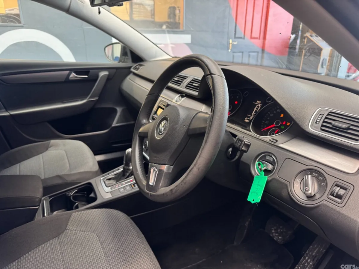 Volkswagen Passat Saloon, Petrol, 2012, Black