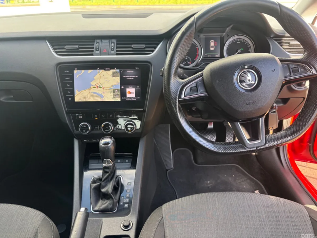 Skoda Octavia Hatchback, Petrol, 2017, Red