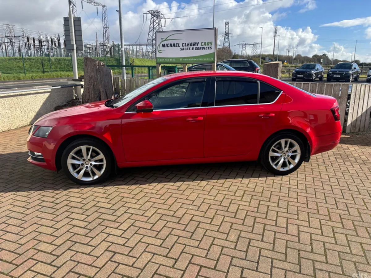 Skoda Octavia Hatchback, Petrol, 2017, Red