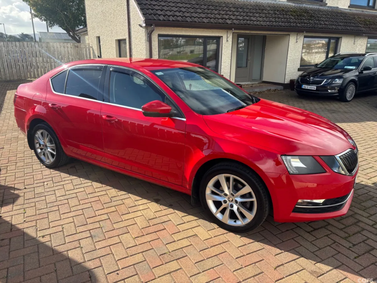 Skoda Octavia Hatchback, Petrol, 2017, Red
