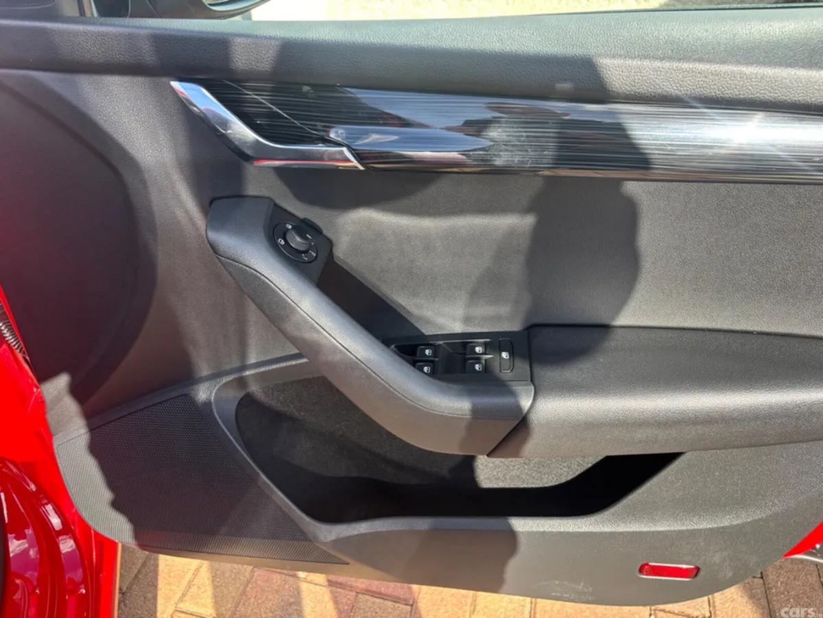Skoda Octavia Hatchback, Petrol, 2017, Red