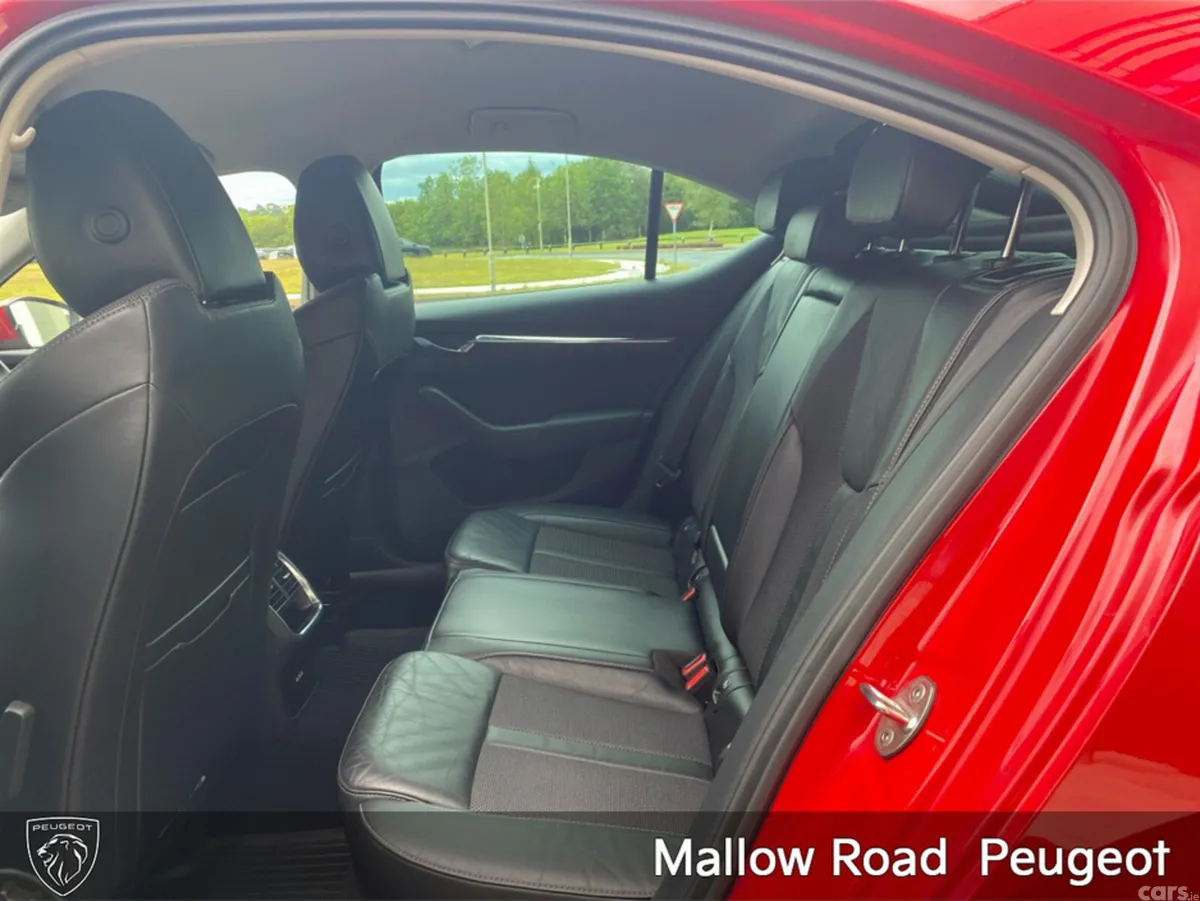 Skoda Octavia Hatchback, Diesel, 2023, Red