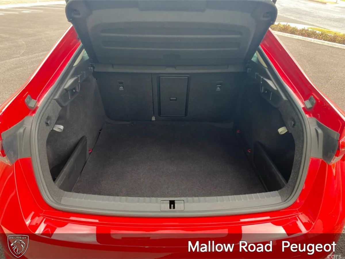 Skoda Octavia Hatchback, Diesel, 2023, Red