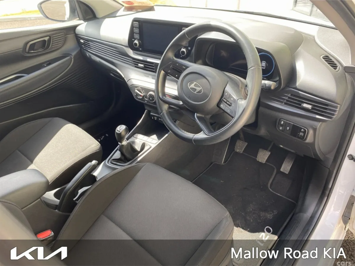 Hyundai i20 Hatchback, Petrol, 2024, White