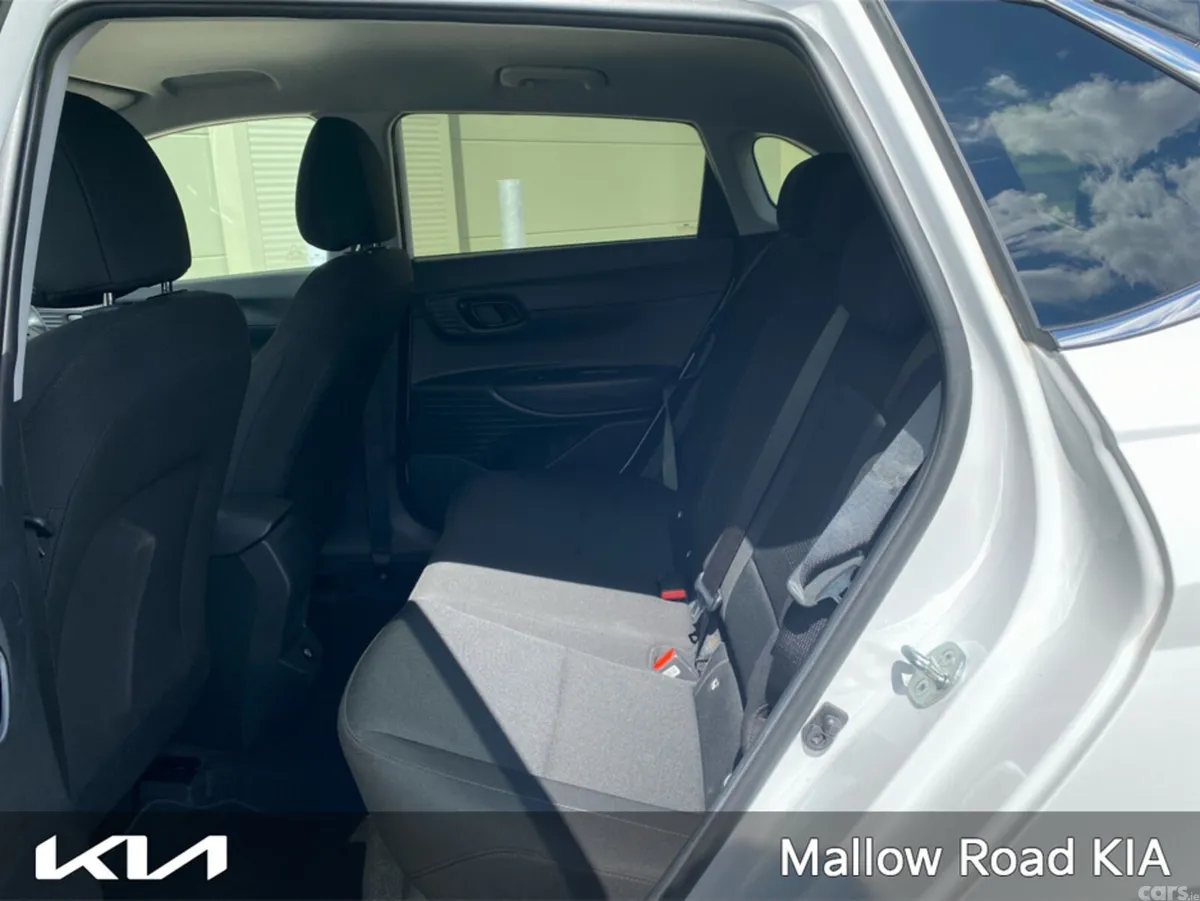 Hyundai i20 Hatchback, Petrol, 2024, White