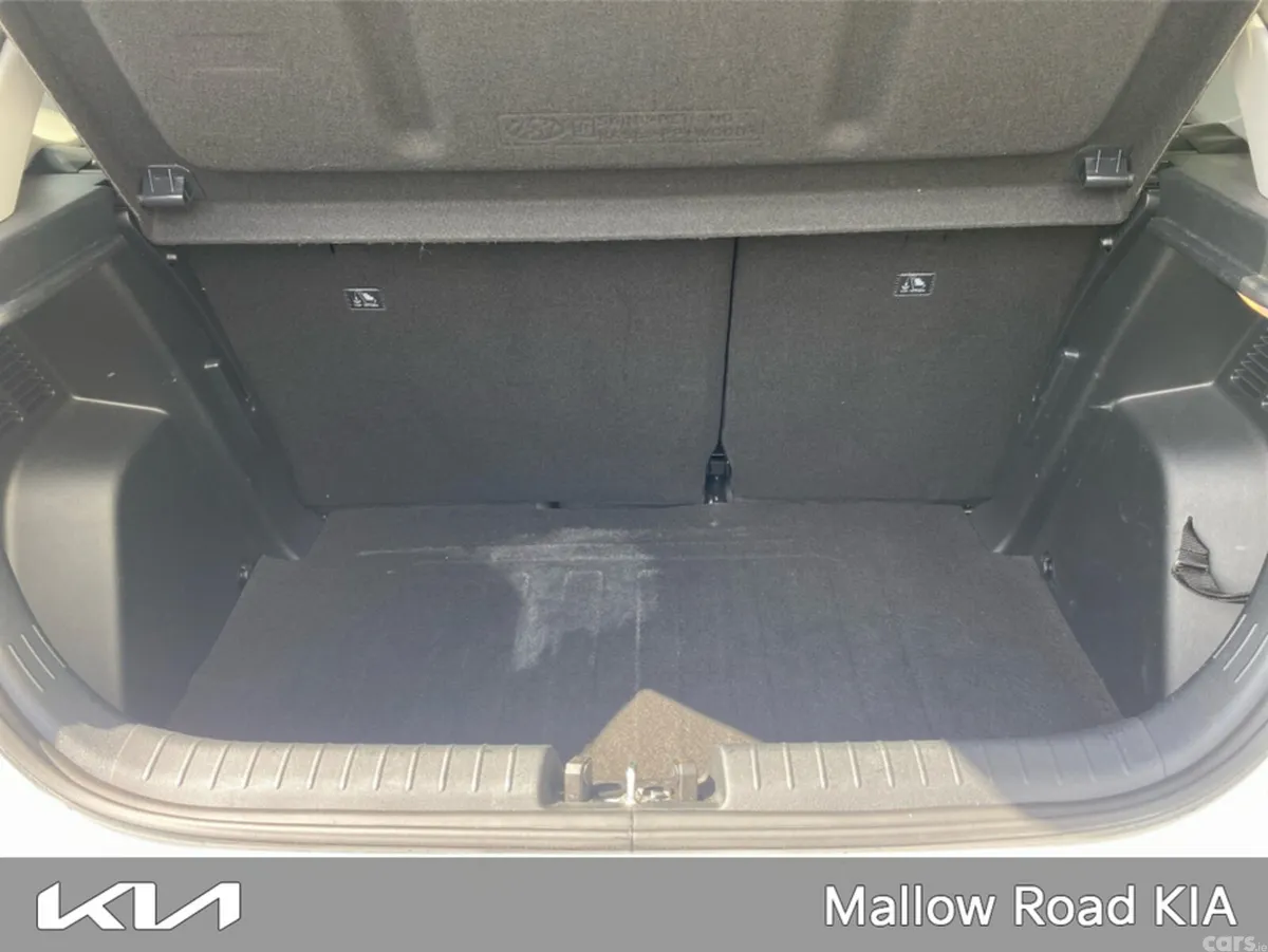 Hyundai i20 Hatchback, Petrol, 2024, White