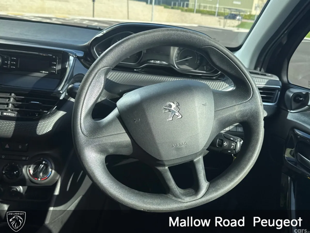 Peugeot 208 Hatchback, Petrol, 2017, Black