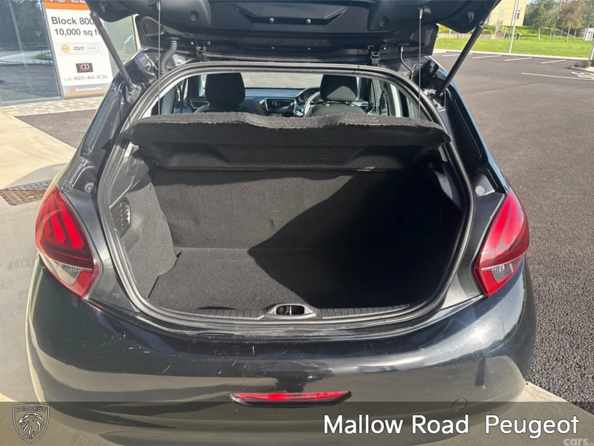 Peugeot 208 Hatchback, Petrol, 2017, Black
