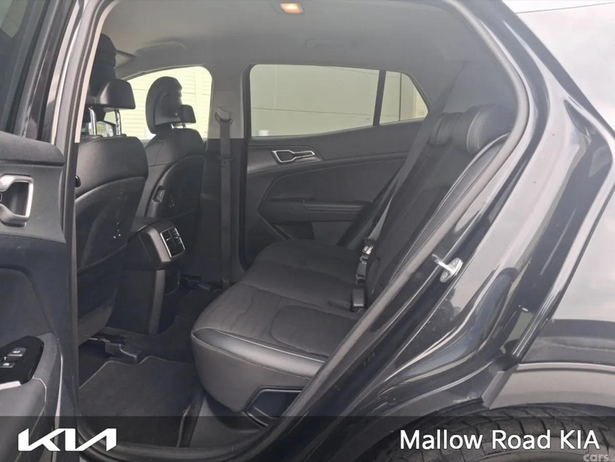 Kia Sportage MPV, Petrol Plug-in Hybrid, 2022, Black