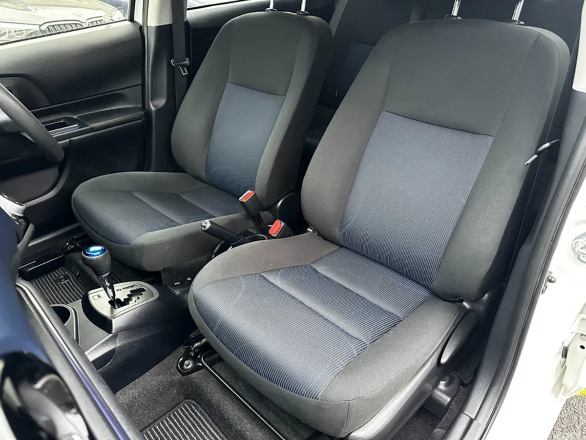 Toyota Aqua Hatchback, Petrol Hybrid, 2015, White