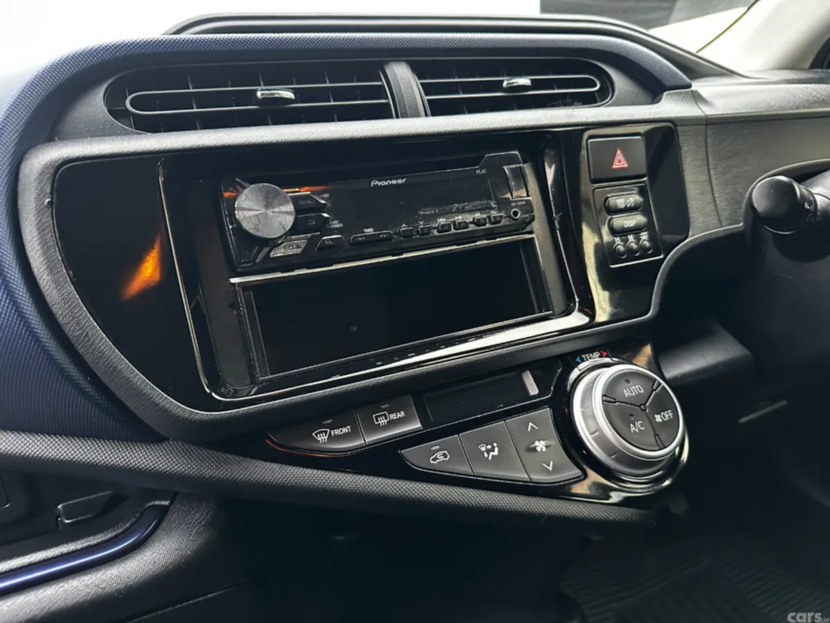 Toyota Aqua Hatchback, Petrol Hybrid, 2015, White