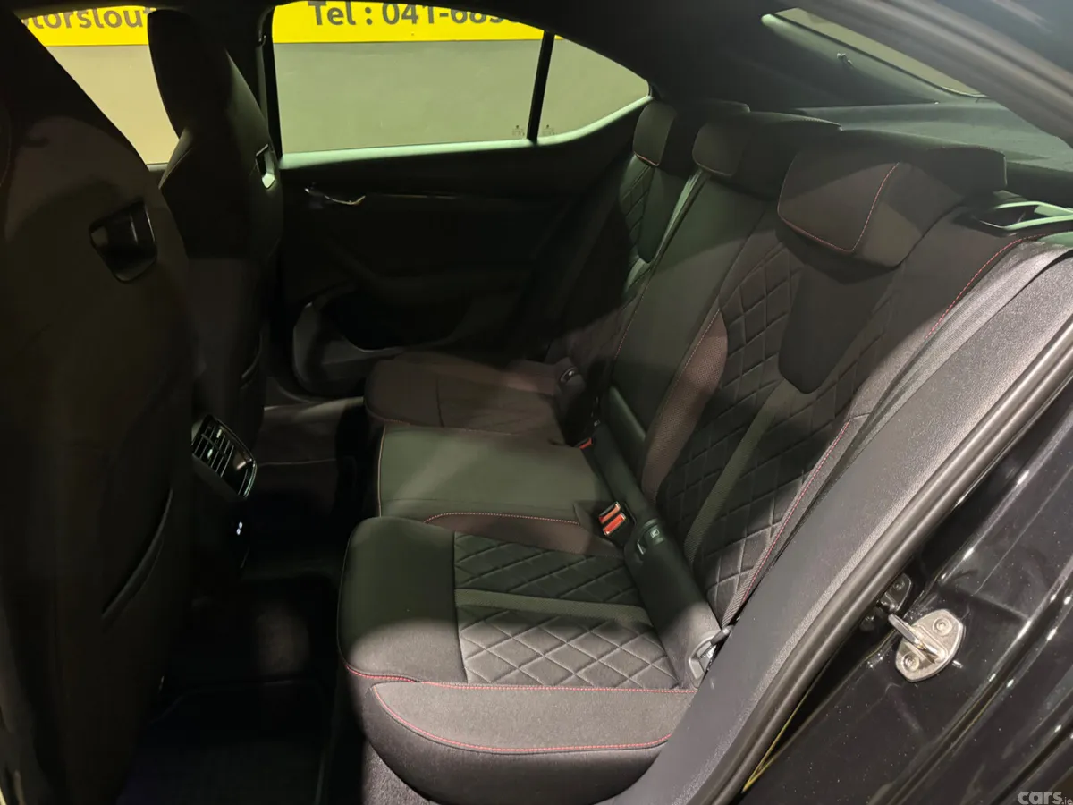 Skoda Octavia Saloon, Diesel, 2024, Black