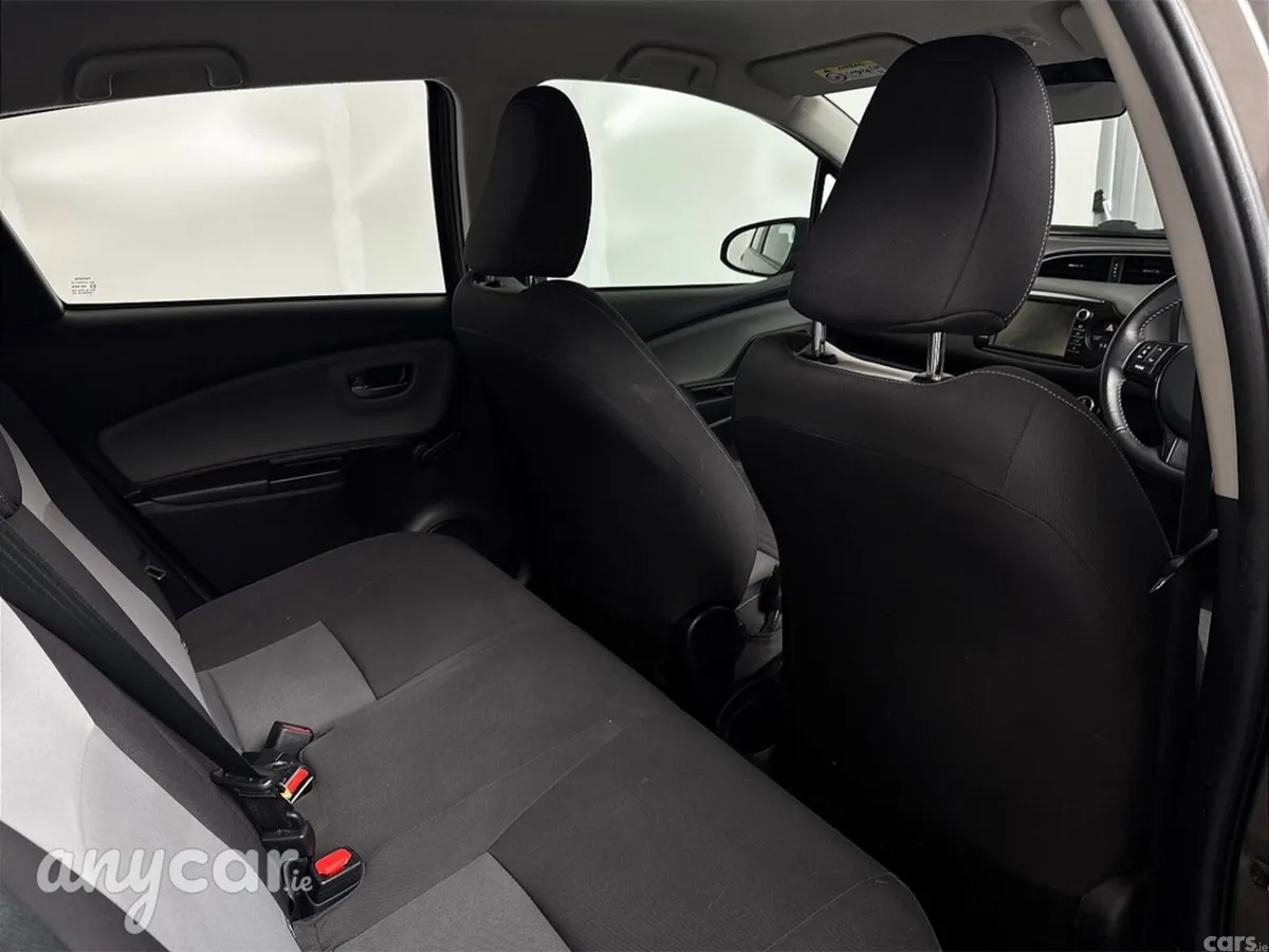 Toyota Yaris MPV, Petrol Hybrid, 2018, Grey