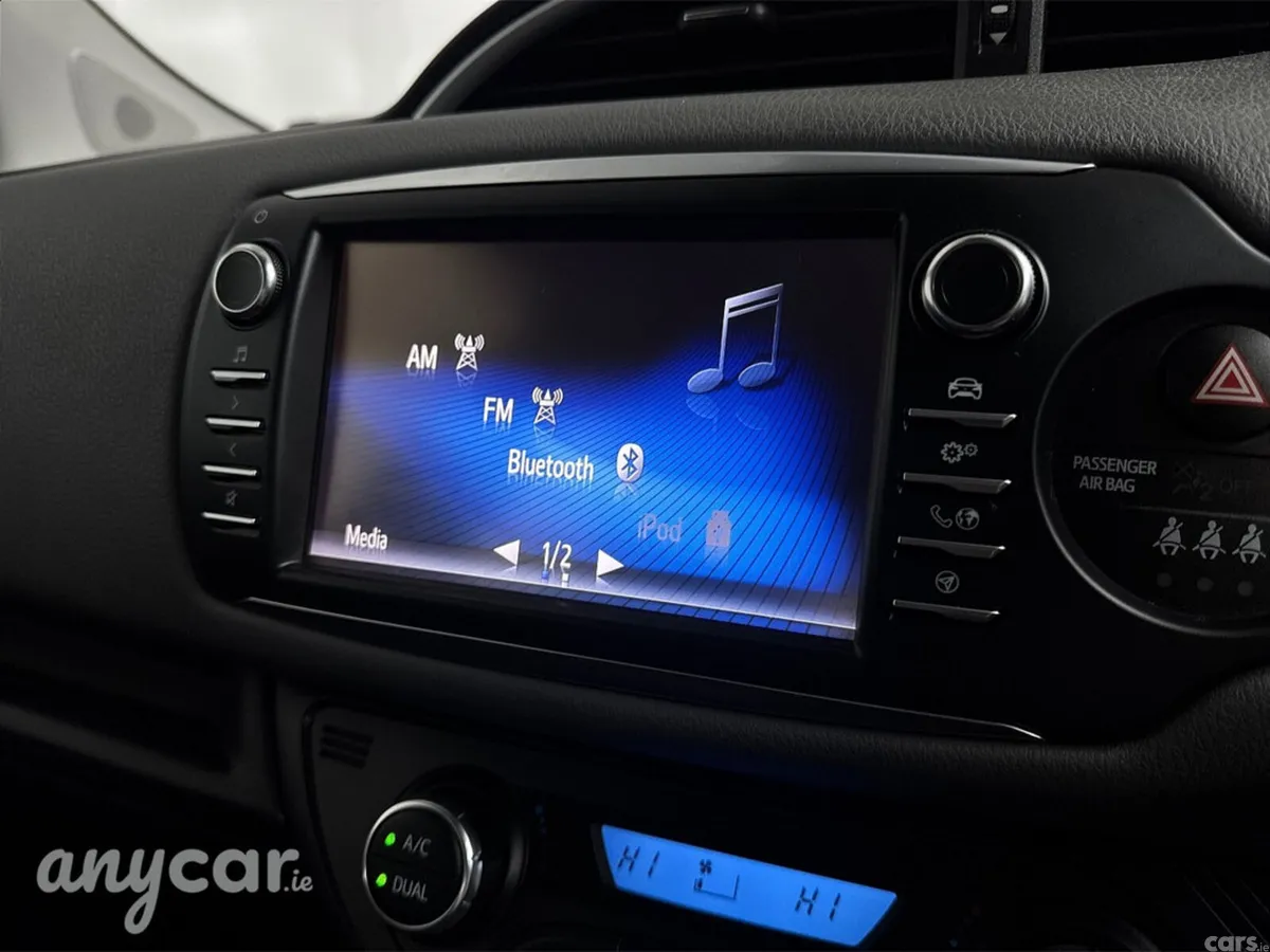 Toyota Yaris MPV, Petrol Hybrid, 2018, Grey